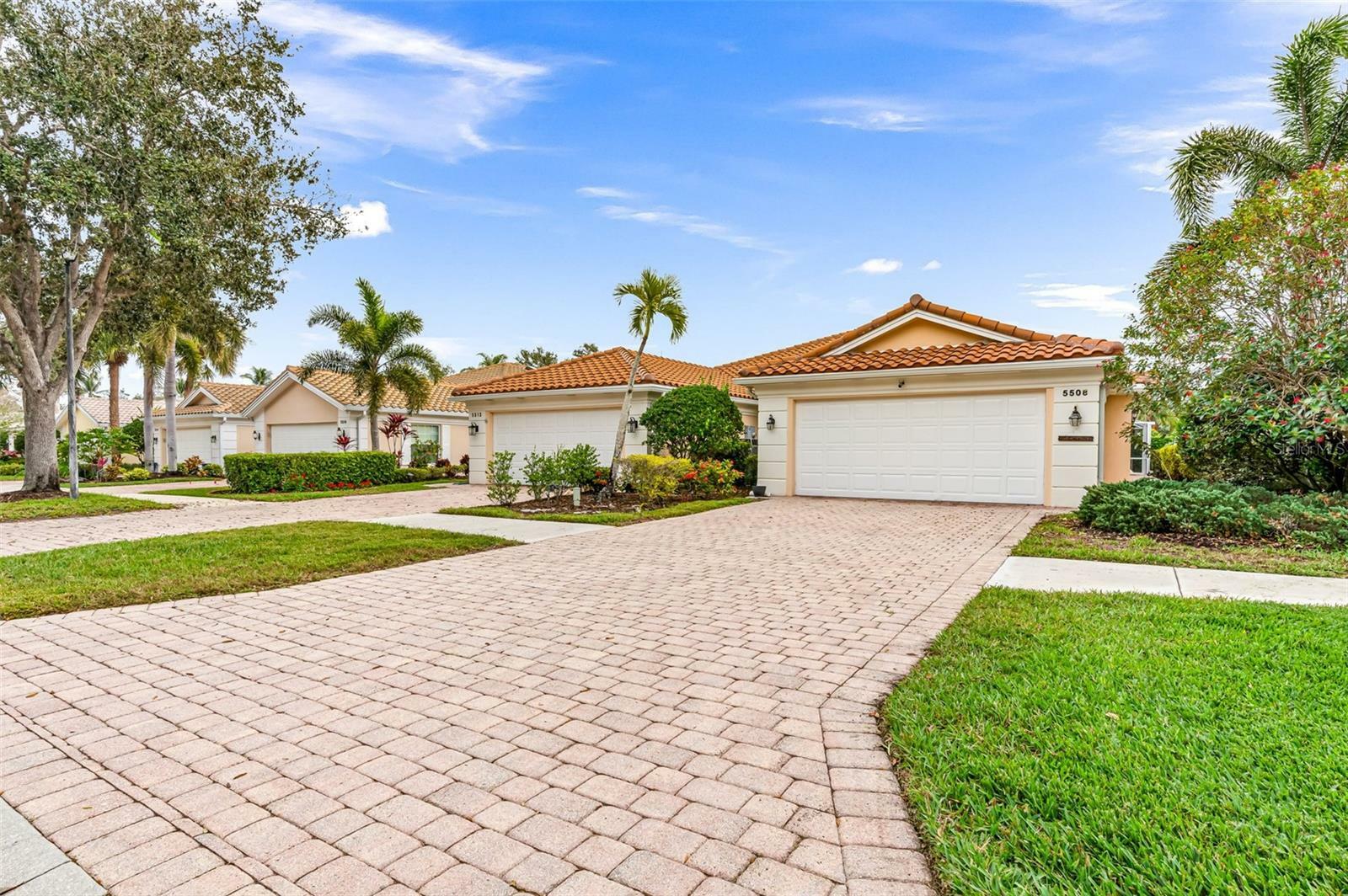 Property Photo: 5508 Islandwalk Circle FL 34119