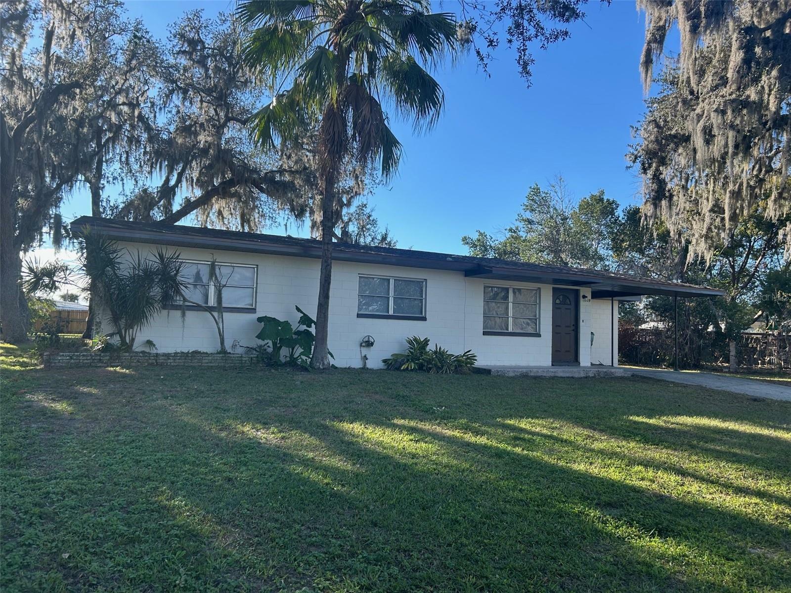 Property Photo:  609 Scenic Street  FL 34748 