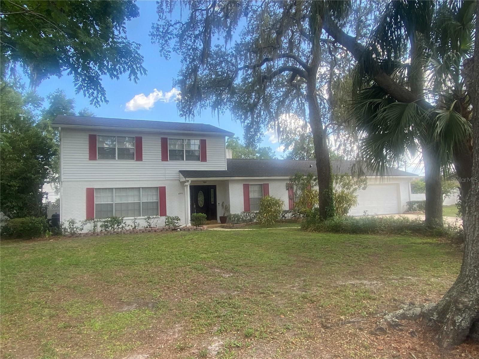 Property Photo: 6919 Greenhill Place FL 33617