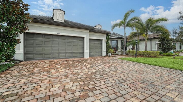 Property Photo: 6839 Chester Trail FL 34202