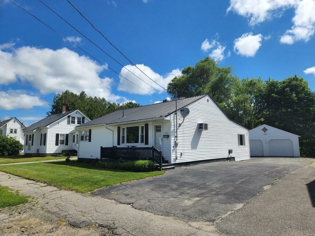 Property Photo:  433 Aroostook Avenue  ME 04462 