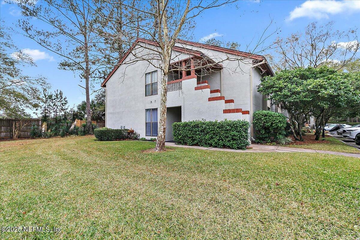 Property Photo: 1201 Wood Hill Place 1201 FL 32256