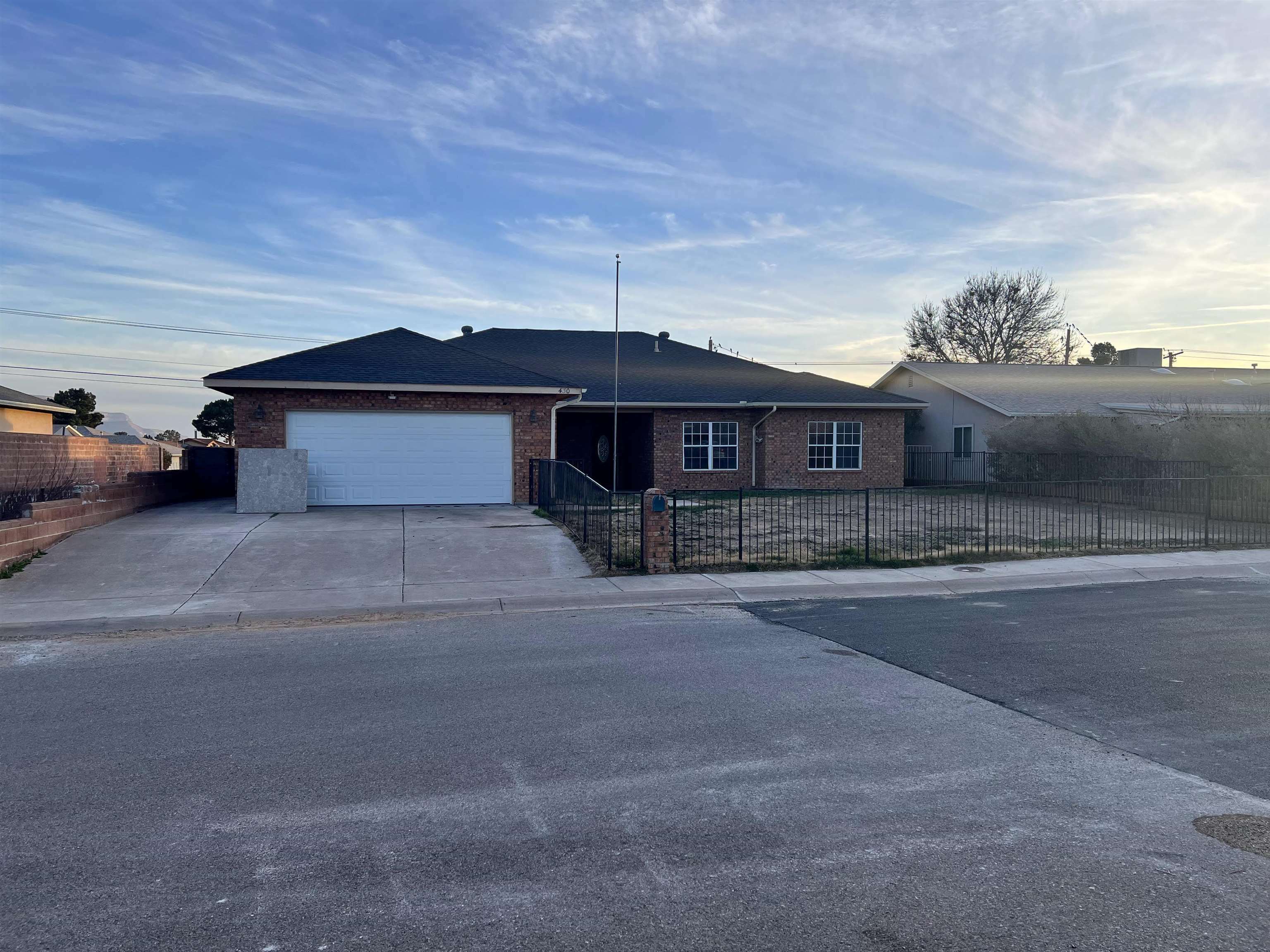 Property Photo:  430 Cottonwood Dr  NM 88310 
