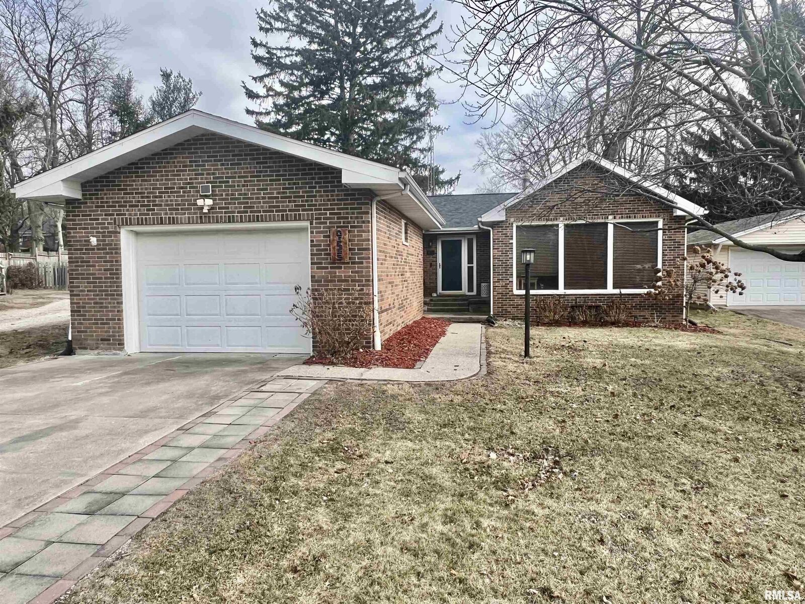 Property Photo:  955 N West Street  IL 61401 