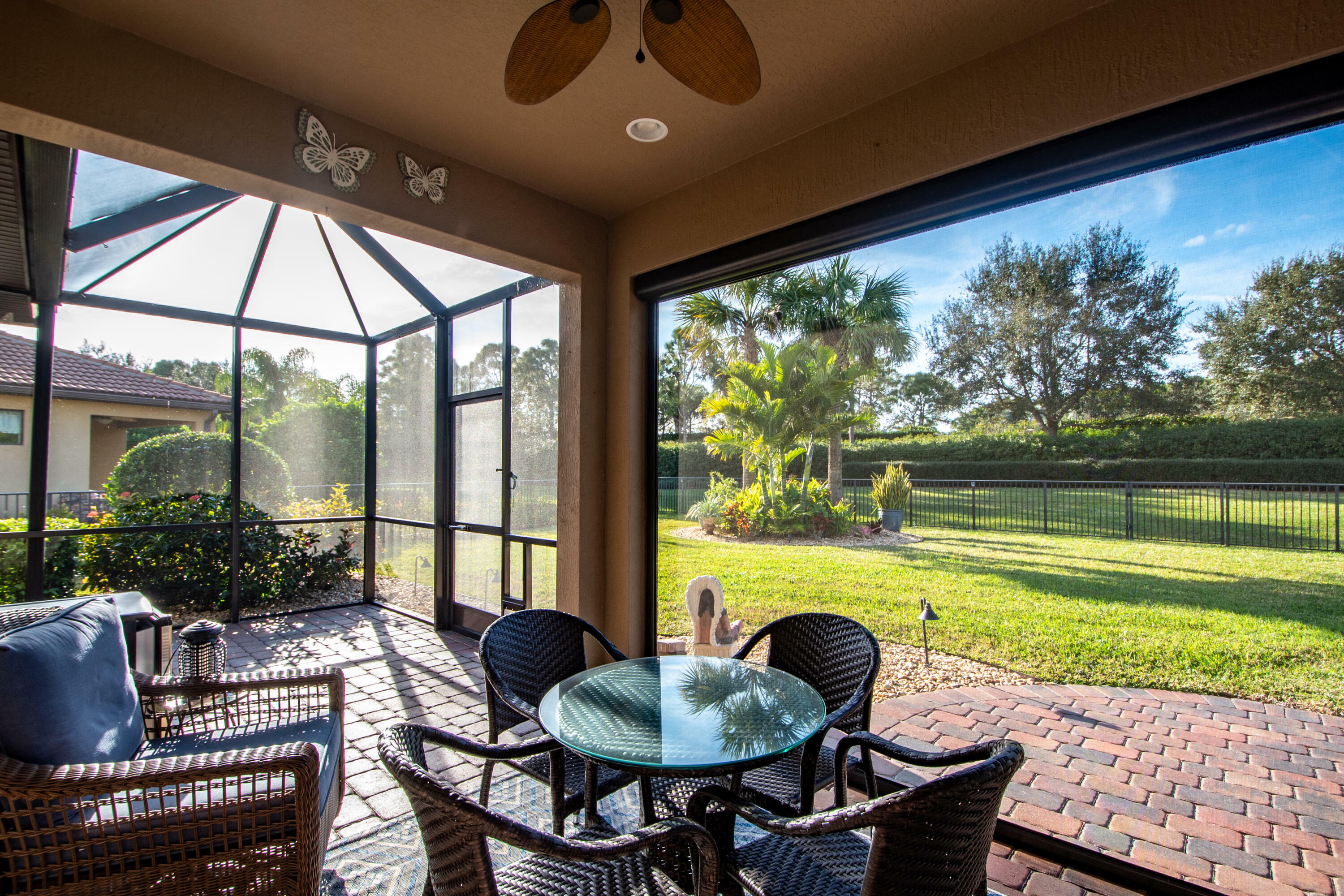 Property Photo: 453 SE Bancroft Court FL 34984