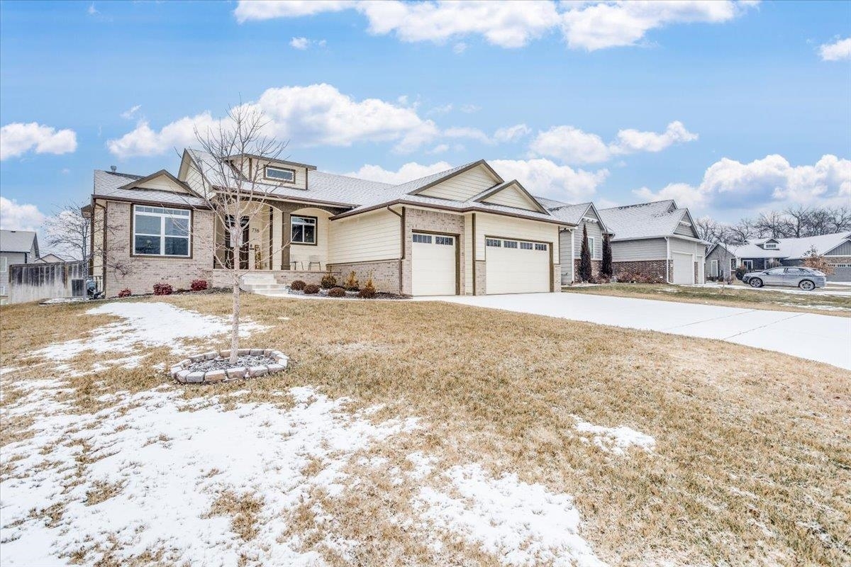 Property Photo:  736 S Glen Wood Ct  KS 67230 