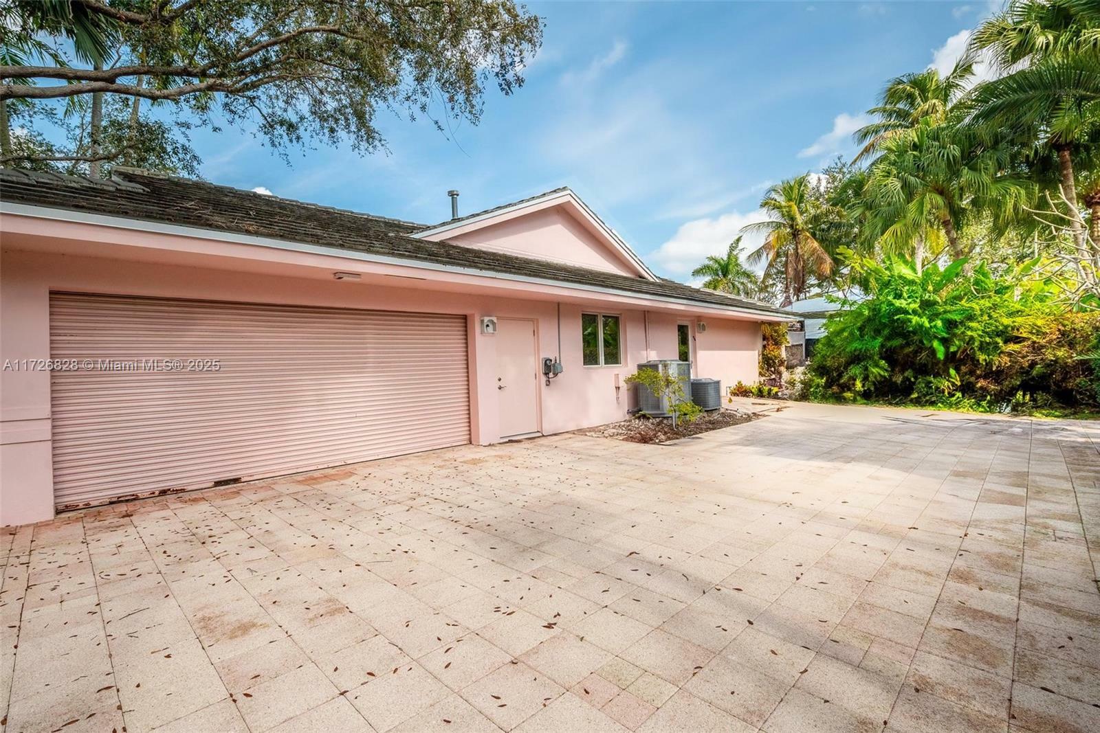 Property Photo: 12845 SW 107th Ct FL 33176