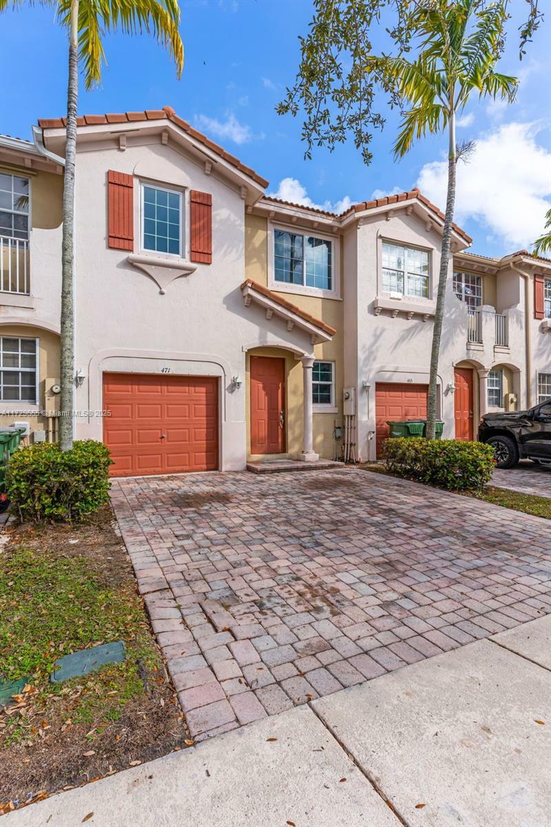 Property Photo:  471 NE 21st Ave  FL 33033 