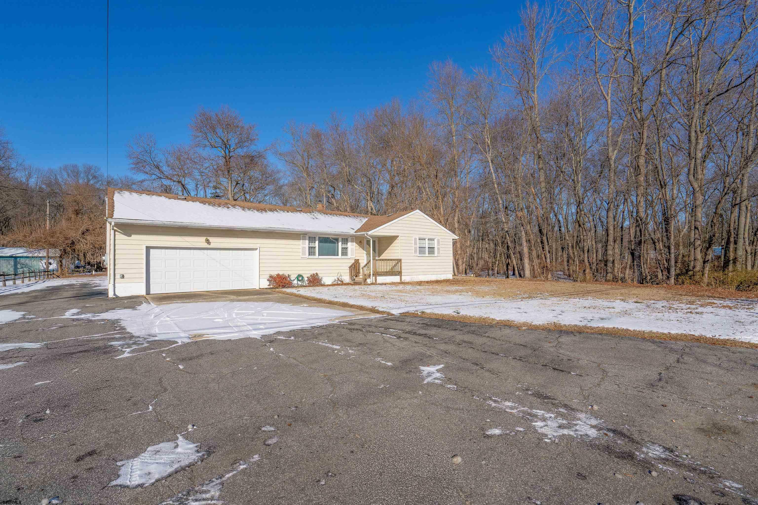 Property Photo:  15 N Hook Road  NJ 08070 