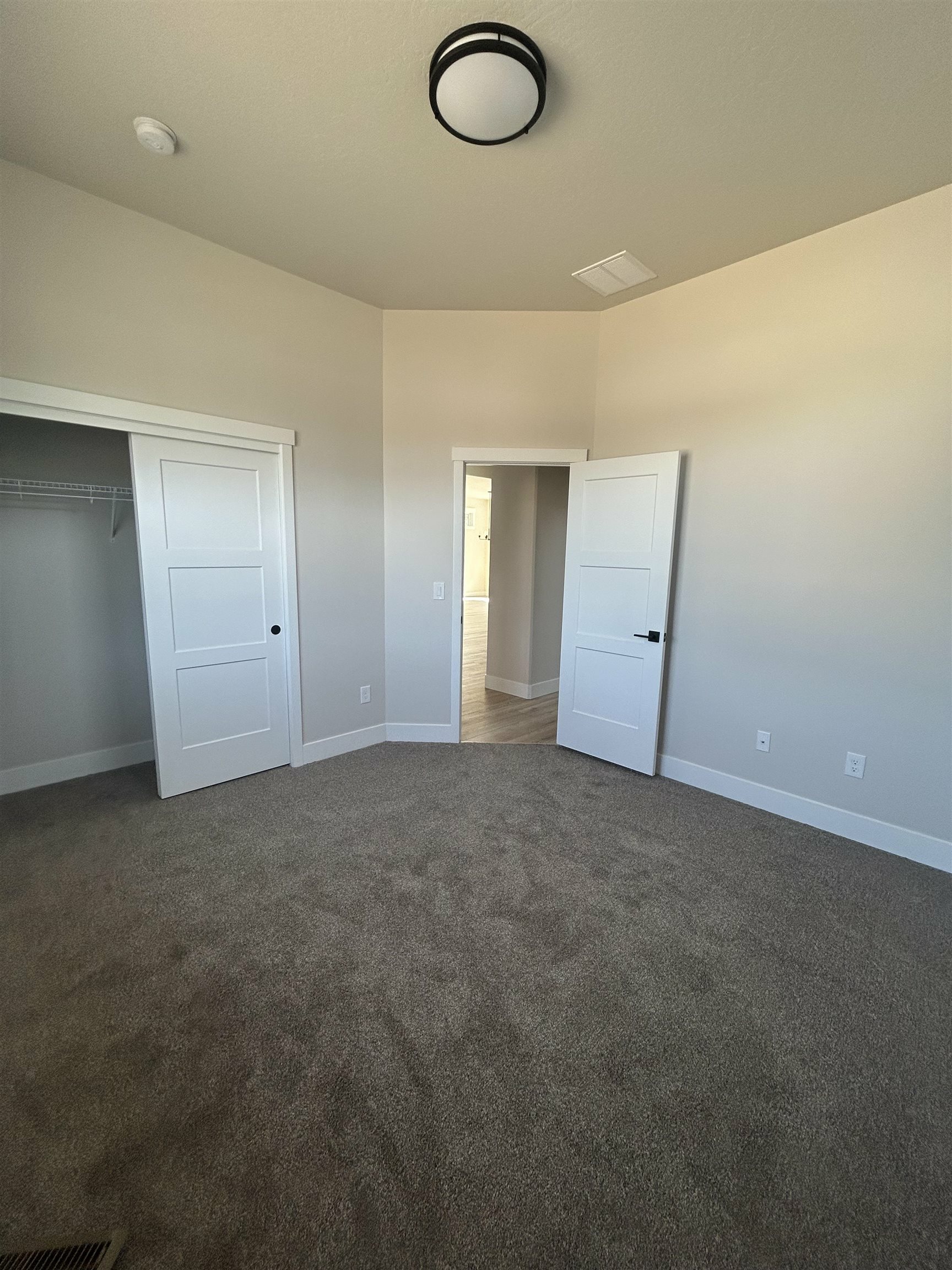Property Photo:  6010 N Windsor St  WA 99208 
