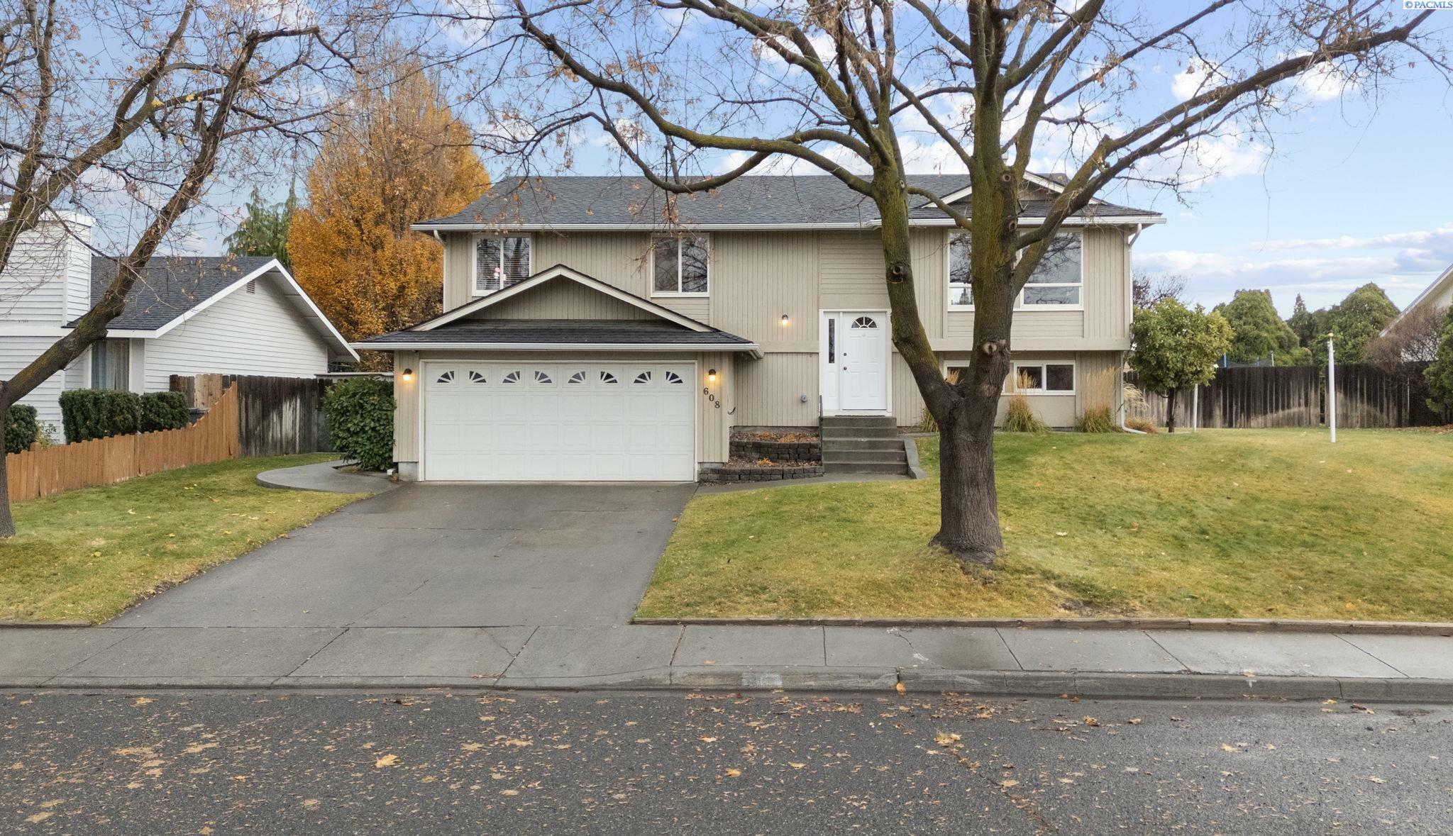 Property Photo:  608 N Montana St  WA 99336 