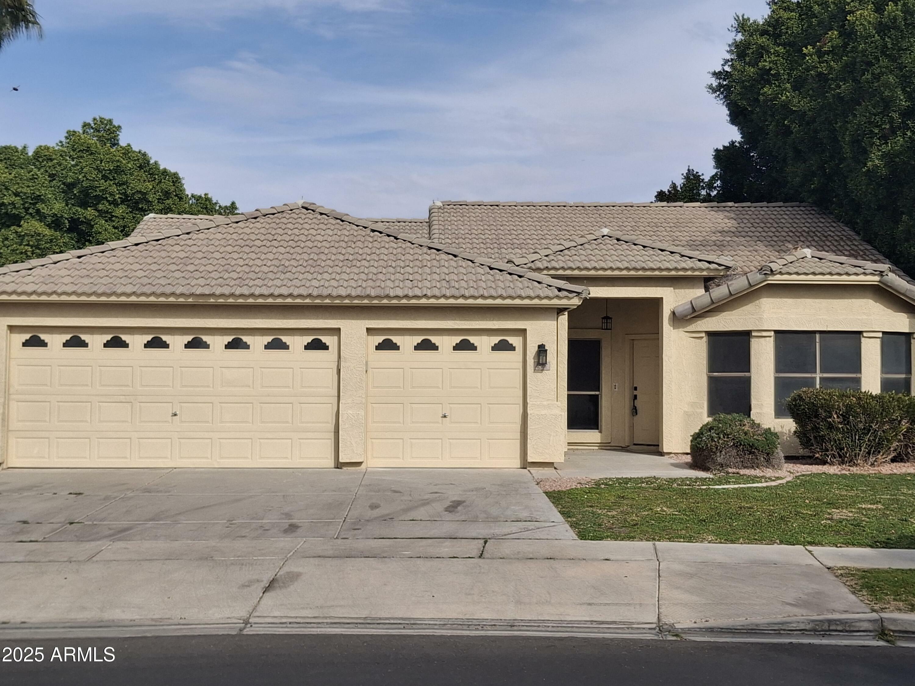 Property Photo:  4841 S Vista Place  AZ 85248 