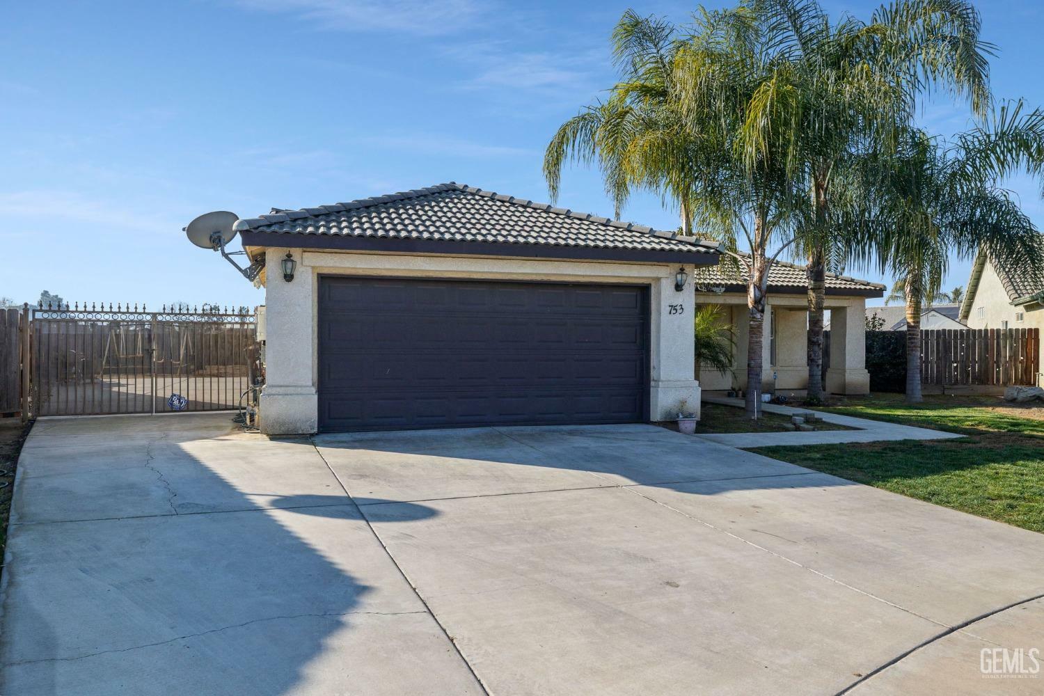 Property Photo:  753 Lassen Avenue  CA 93274 