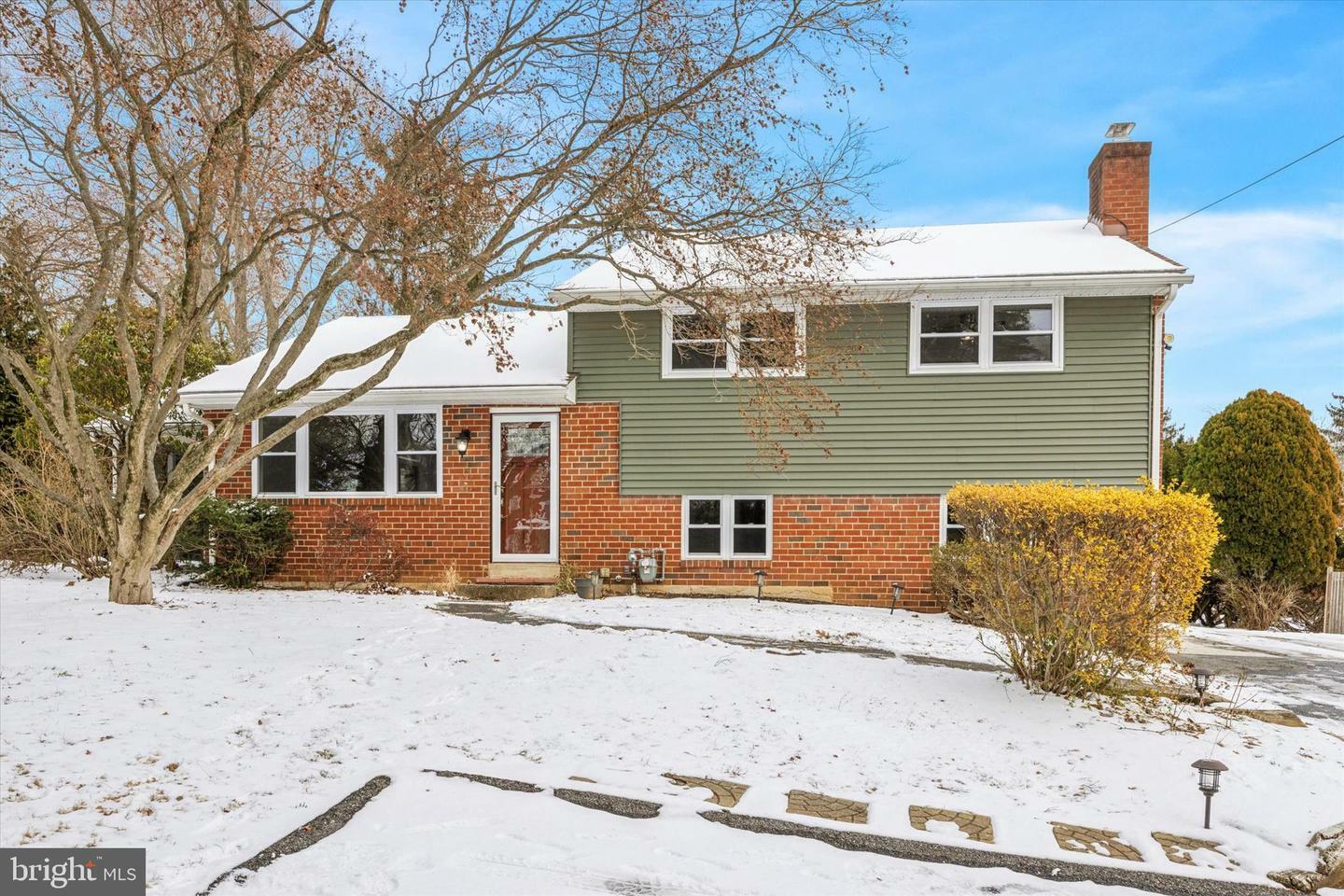 Property Photo:  233 S Pennell Road  PA 19063 