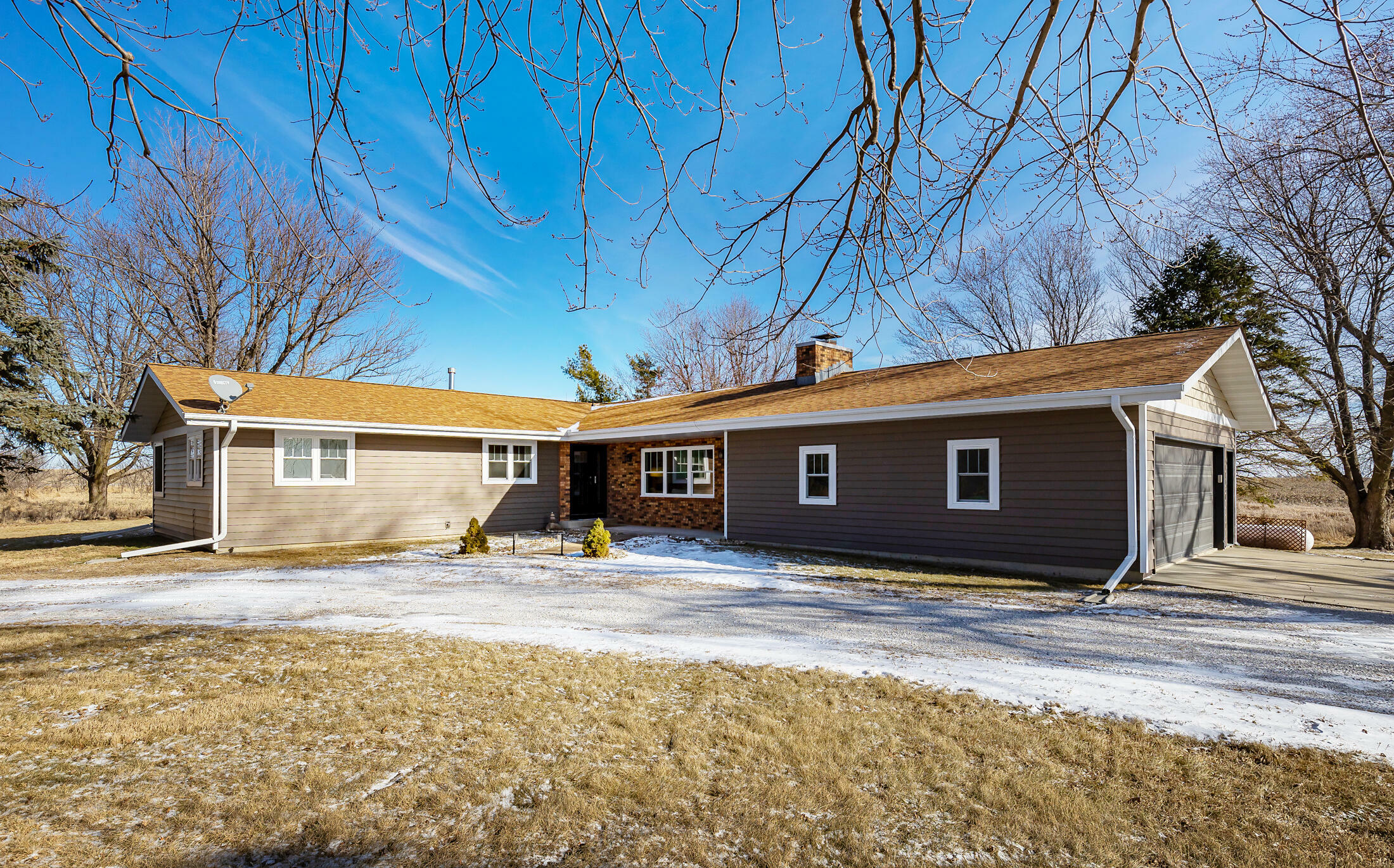 Property Photo: 50450 150th Street IA 50014