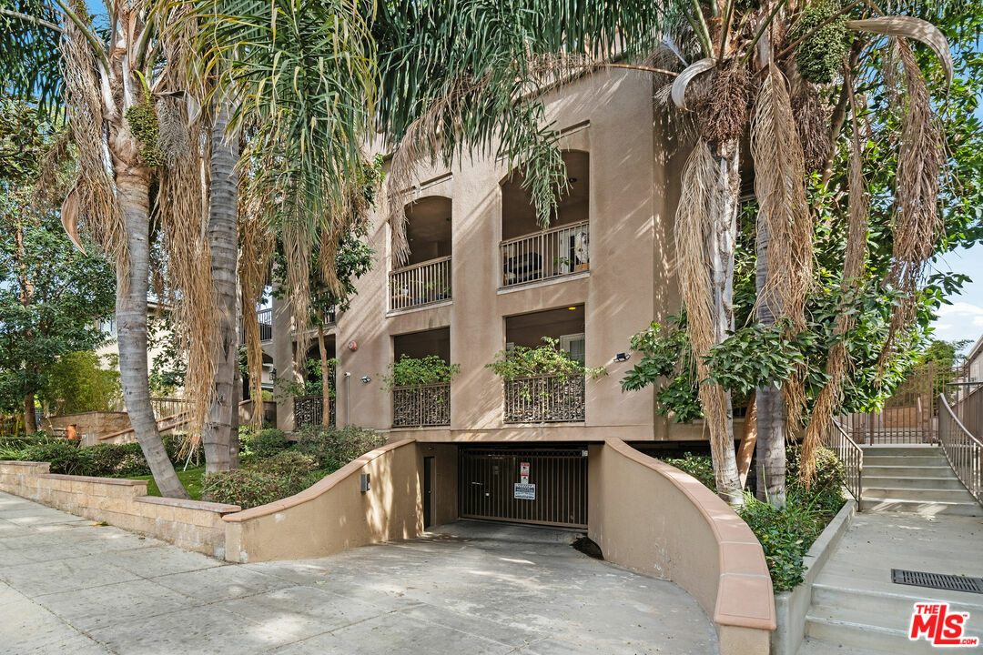 Property Photo:  1248  N Laurel Ave 103  CA 90046 