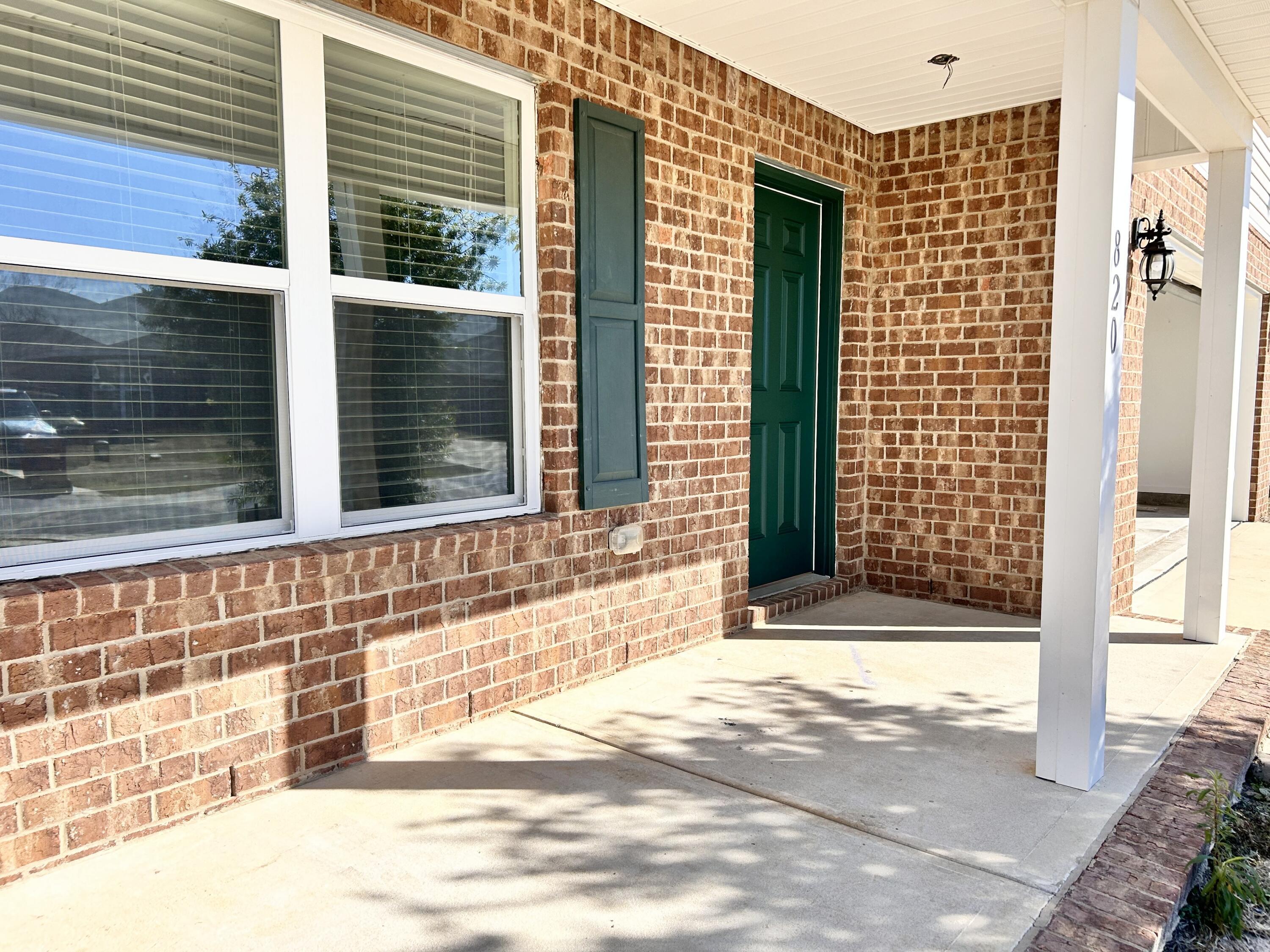 Property Photo: 820 Moorhen Way FL 32539