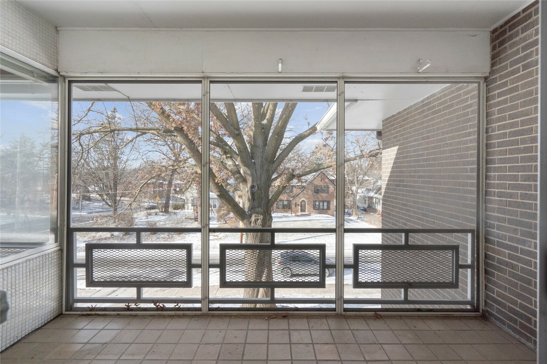Property Photo: 4225 Grand Avenue 8 IA 50312