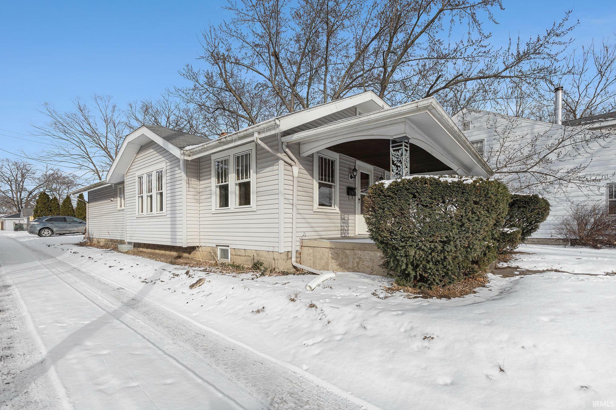 Property Photo:  1513 Hildreth Street  IN 46615-1420 