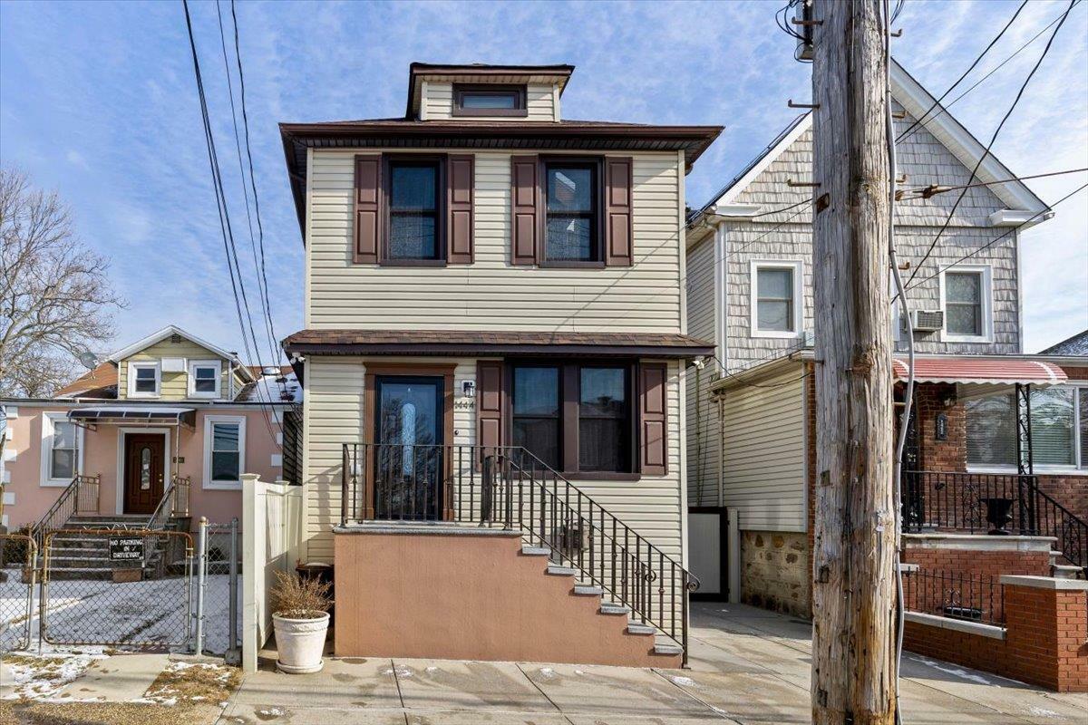 Property Photo:  1444 Gillespie Avenue  NY 10461 