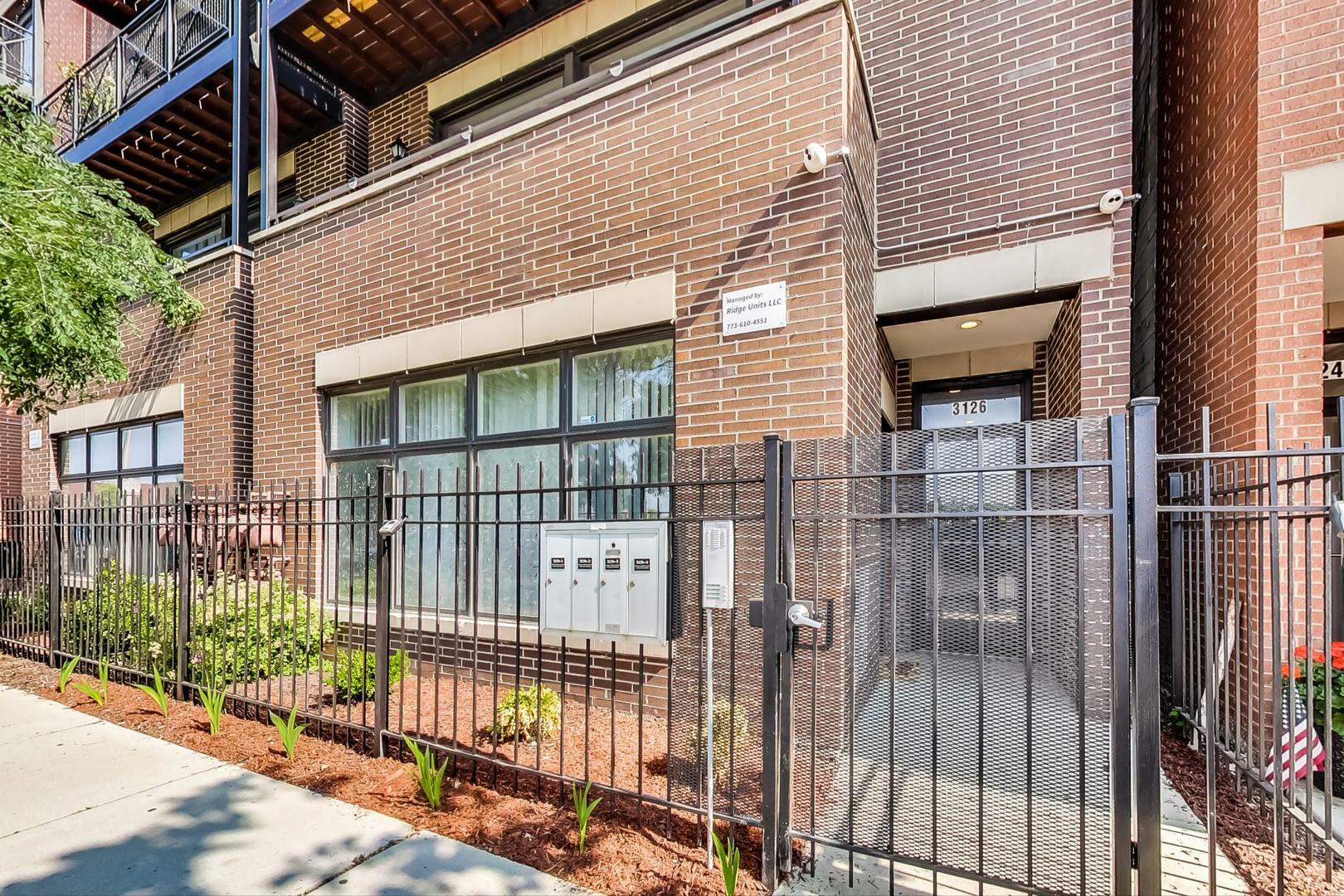 Property Photo: 3126 W Walton Street 1 IL 60622