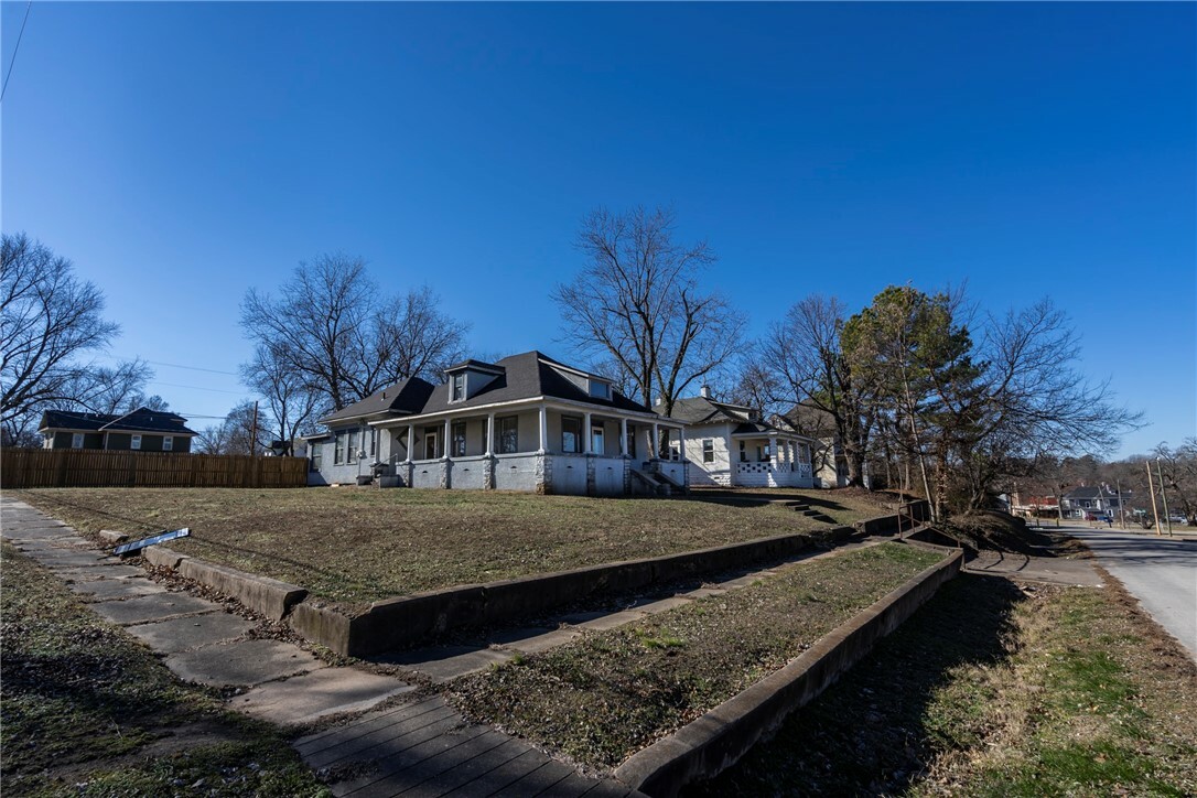 Property Photo:  620 E Twin Springs  AR 72761 