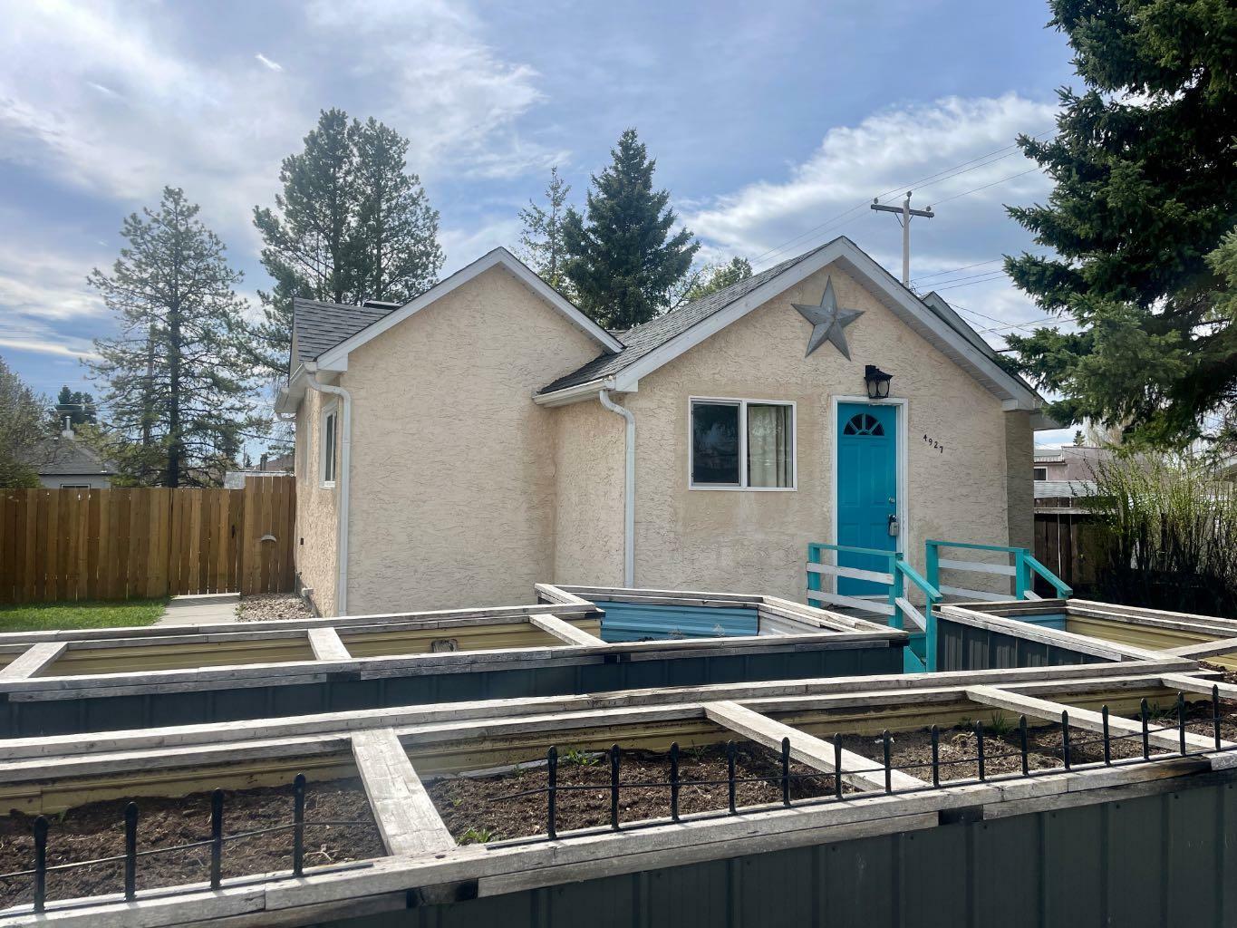 4927 10 Avenue  Edson AB T7E 1E6 photo
