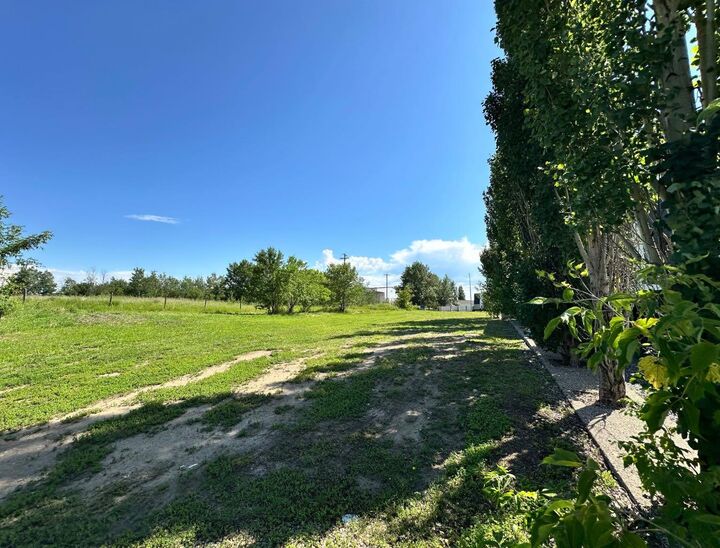 Property Photo: 1129 17 Street AB T9W 1E5