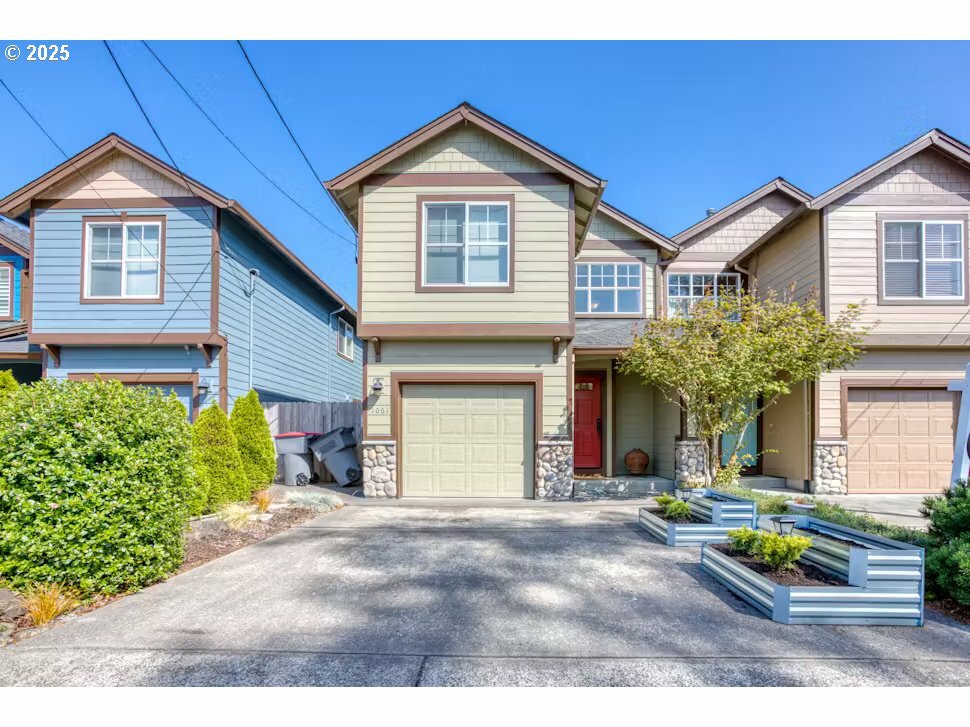 Property Photo: 1061 S Columbia St OR 97138