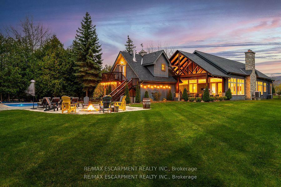 Property Photo: 4 Buckingham Boulevard ON L9Y 3Y9