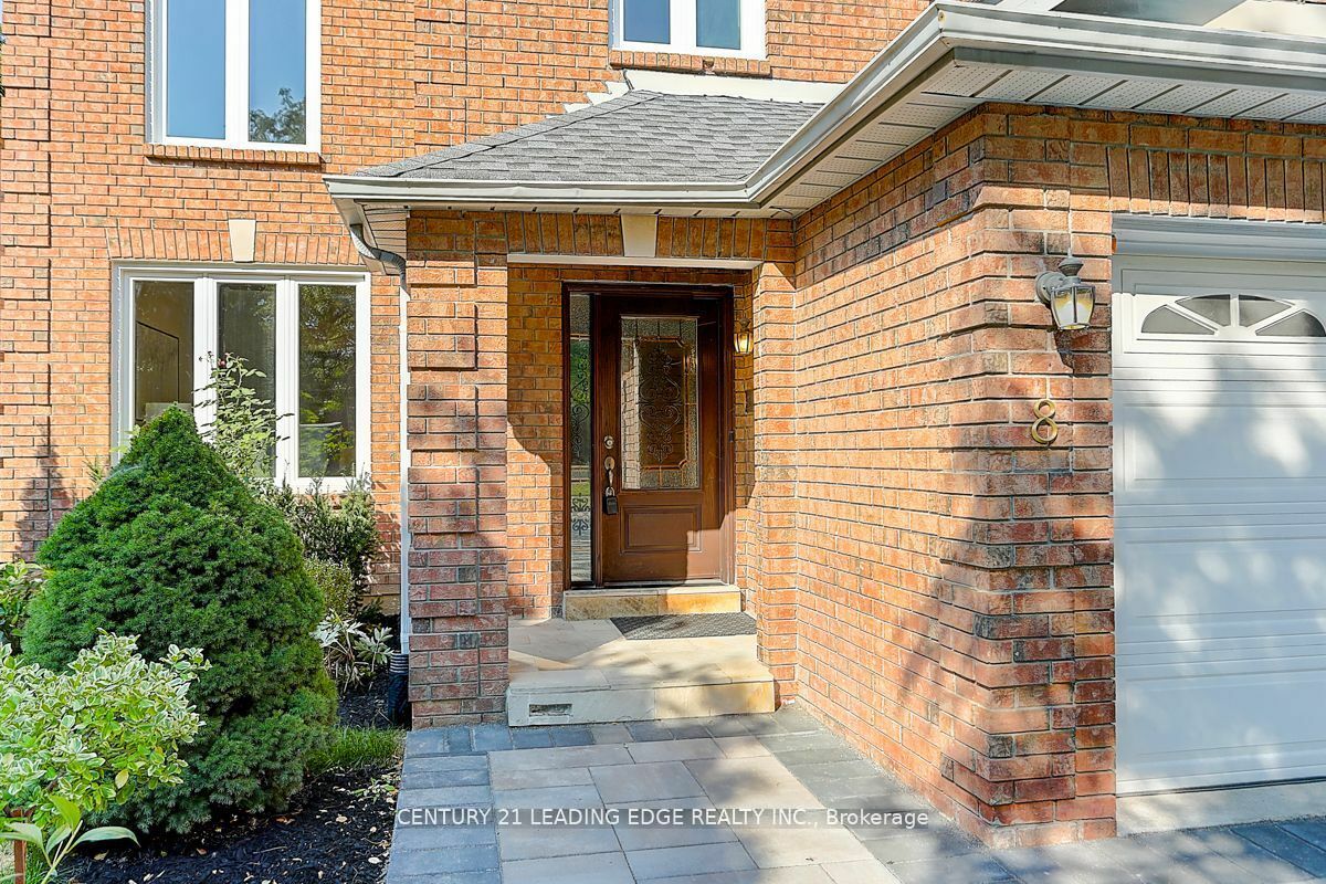 Property Photo:  8 Ashdown Cres  ON L4B 1Z5 