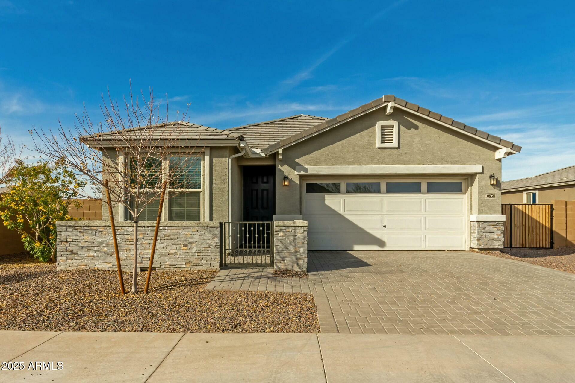 Property Photo:  10838 W Buchanan Street  AZ 85323 