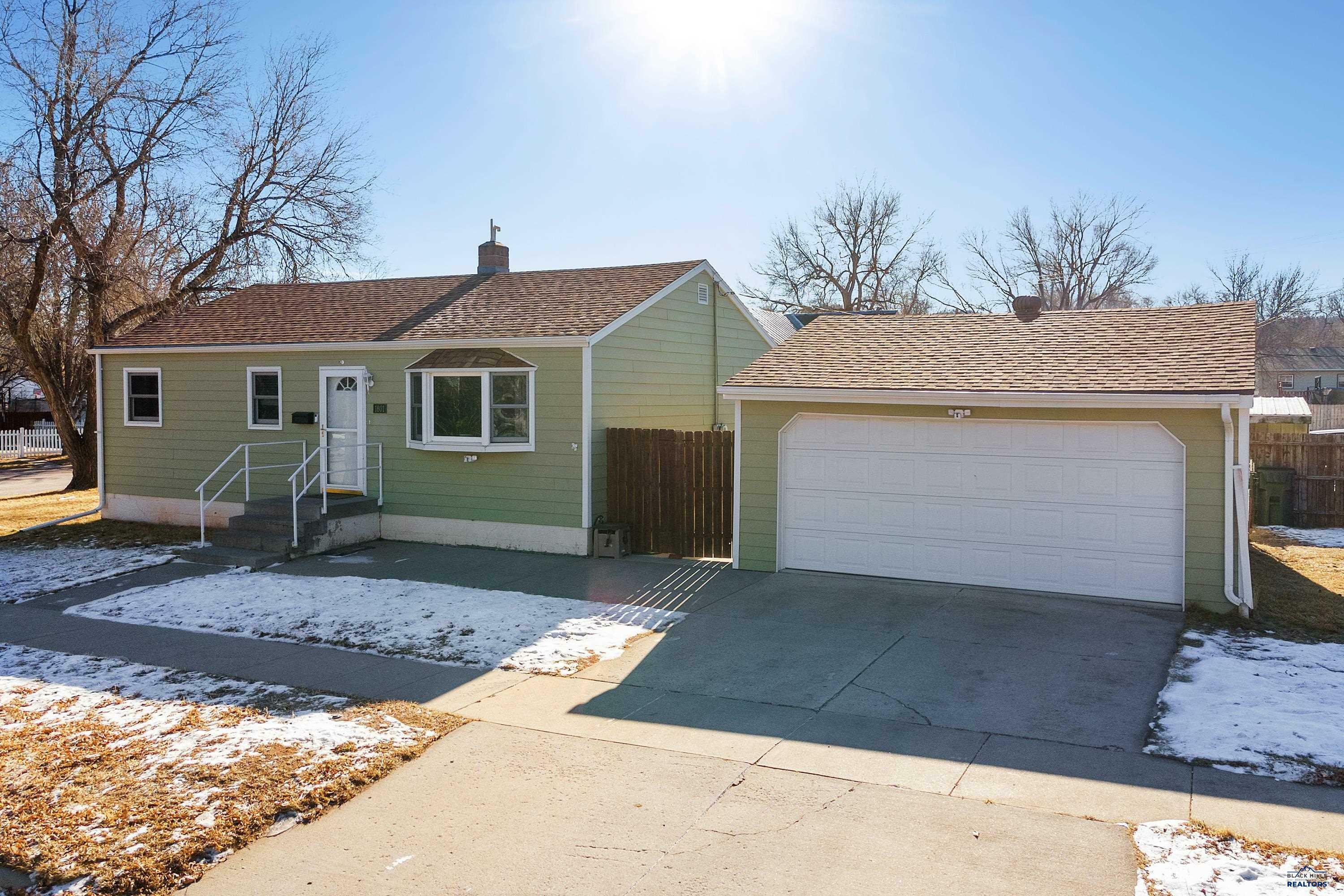 Property Photo: 1801 Albany Ave SD 57747