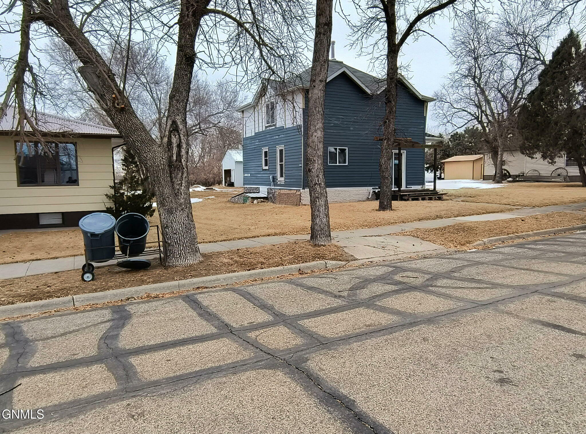 Property Photo:  607 1st Street N  ND 58573 