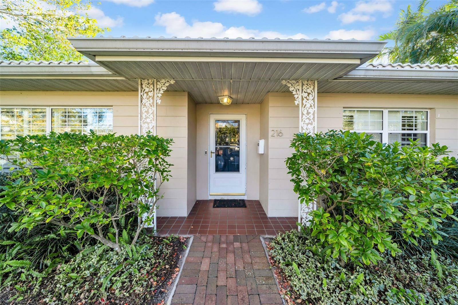 Property Photo: 216 21st Avenue NE FL 33704