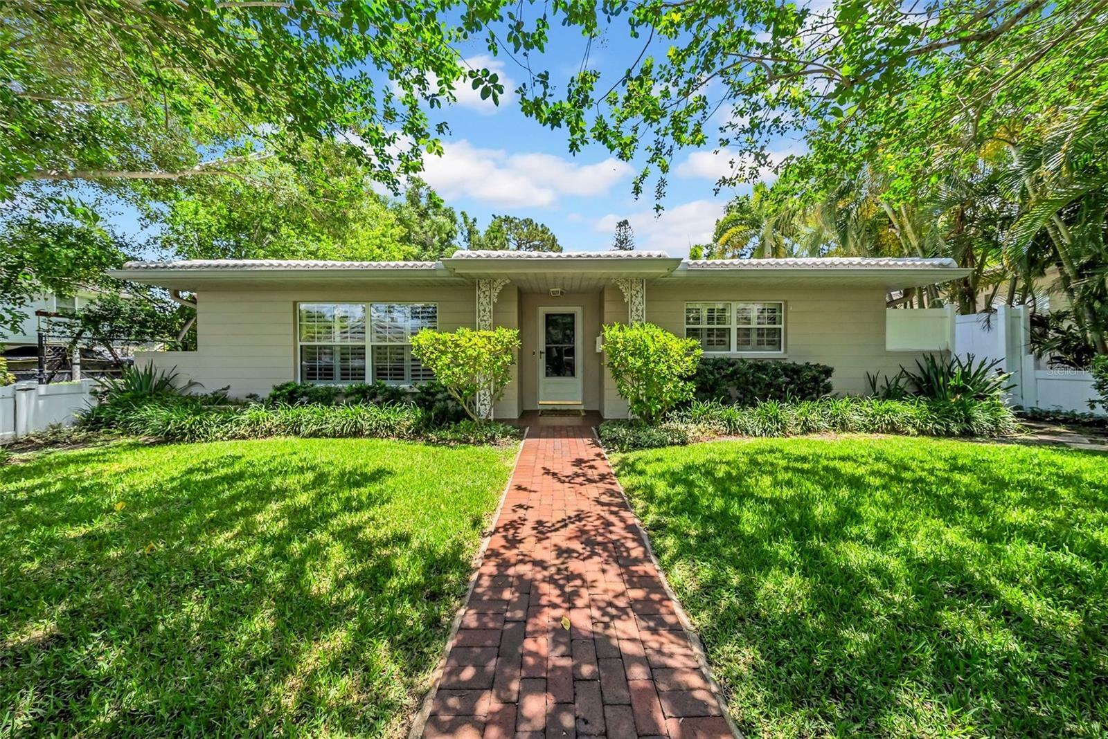 Property Photo: 216 21st Avenue NE FL 33704