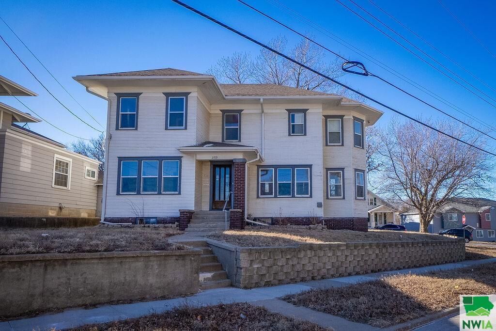 Property Photo: 2719 Stone Park Blvd IA 51104