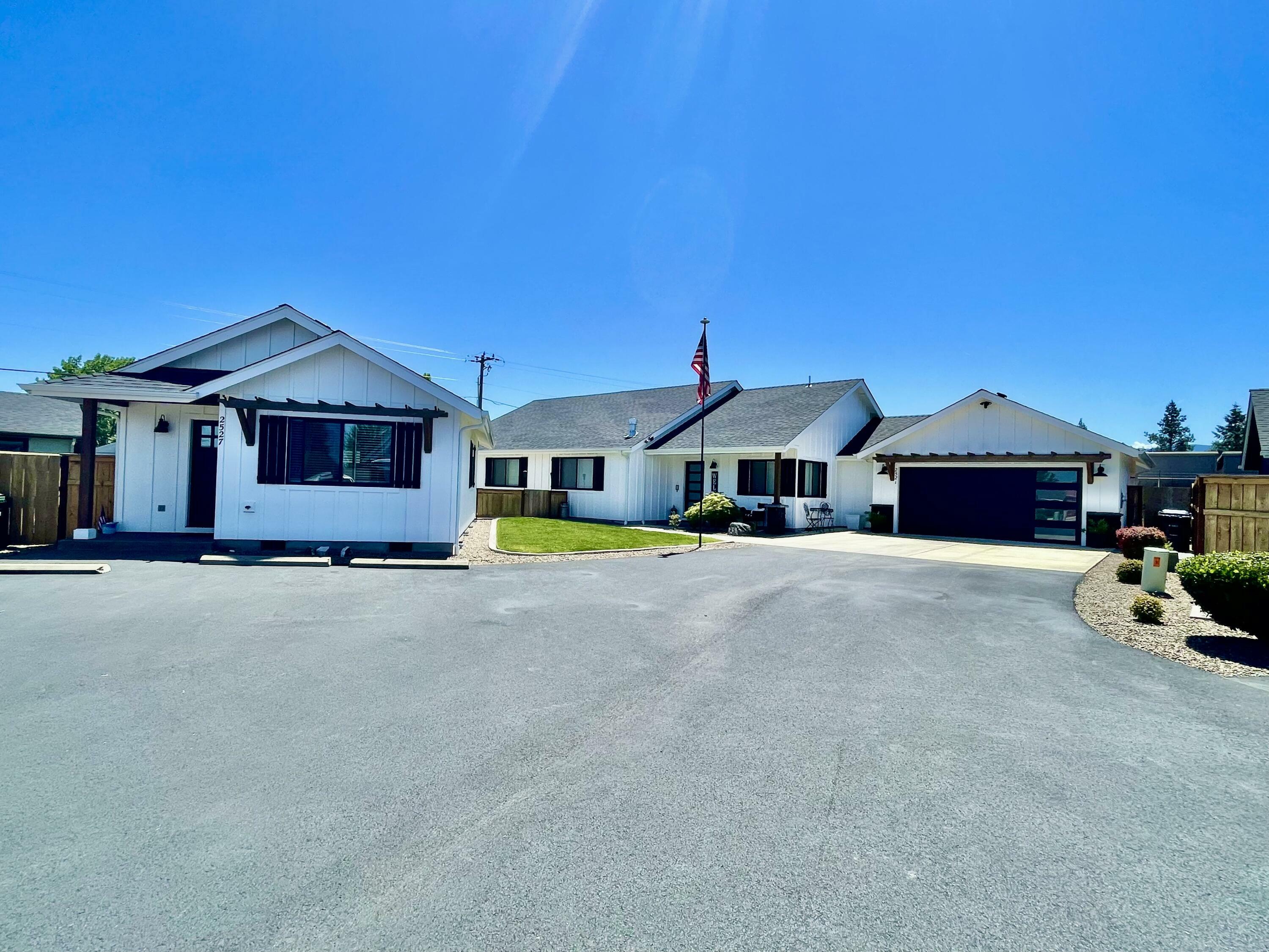 Property Photo: 2521 SW Elmer Nelson Lane OR 97527