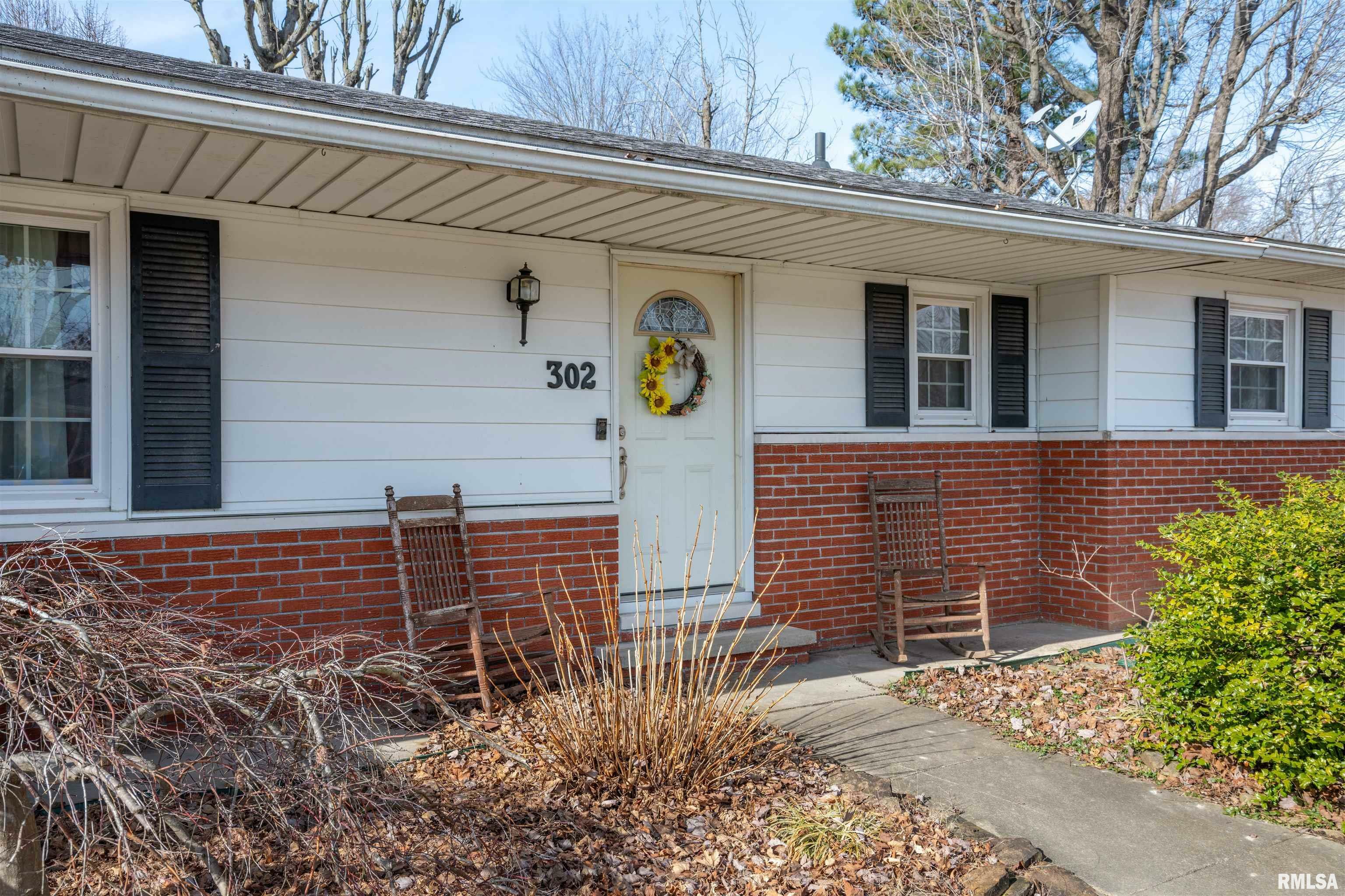 Property Photo:  302 Lingale Avenue  IL 62959 