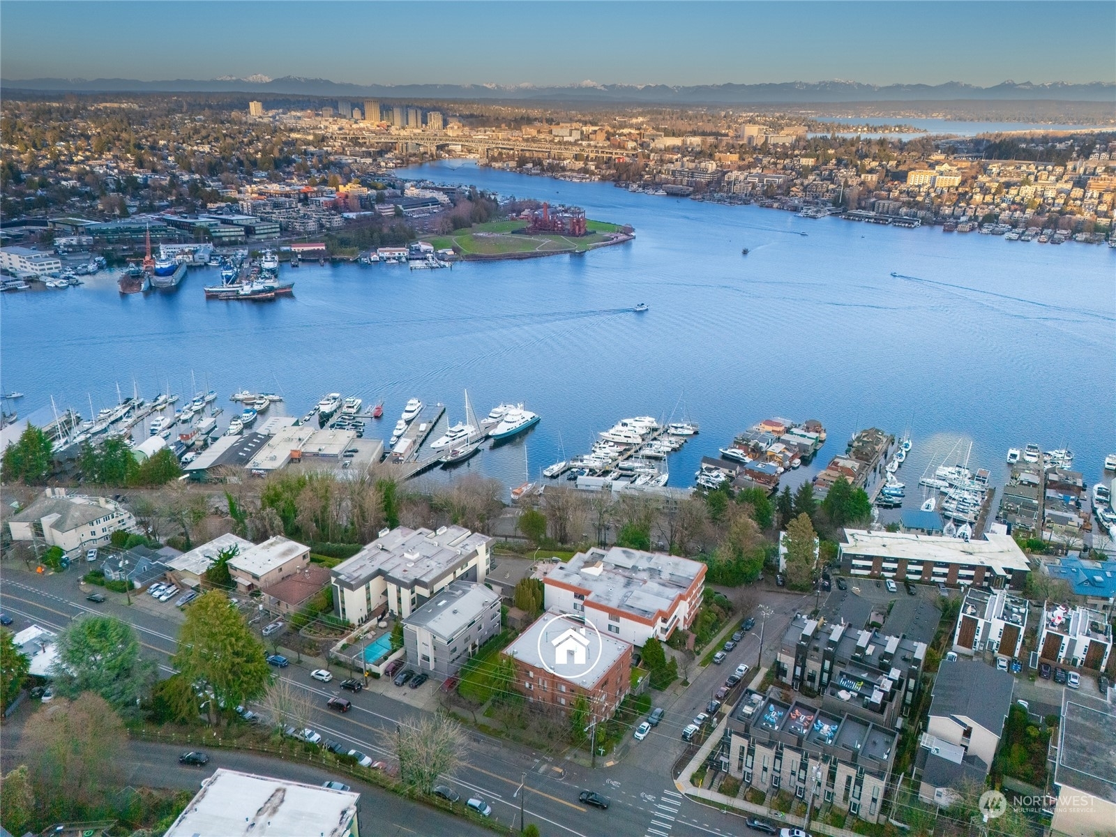 Property Photo: 2450 Dexter Avenue N 102 WA 98109
