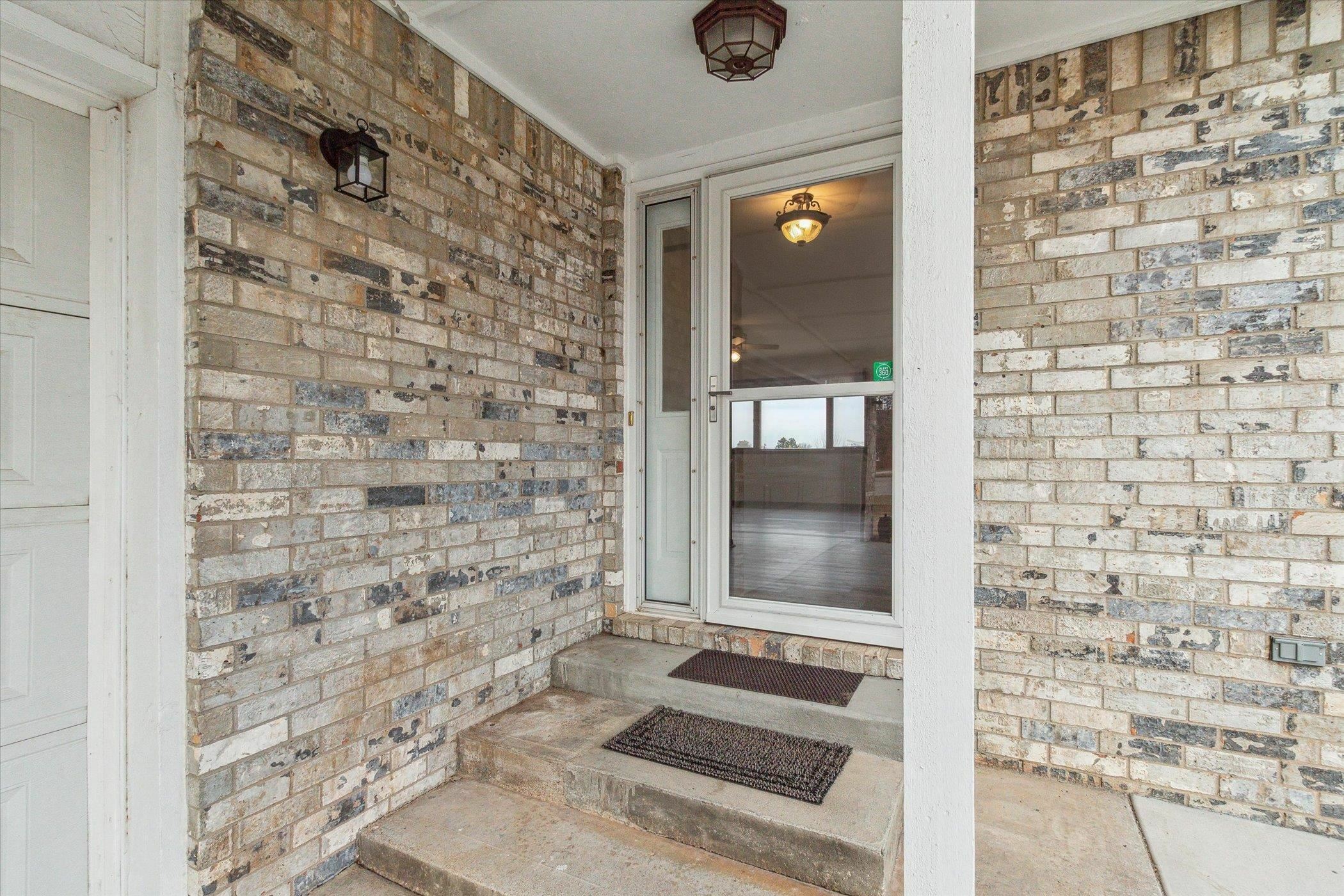 Property Photo:  726 Fairway Ct  KS 67010 