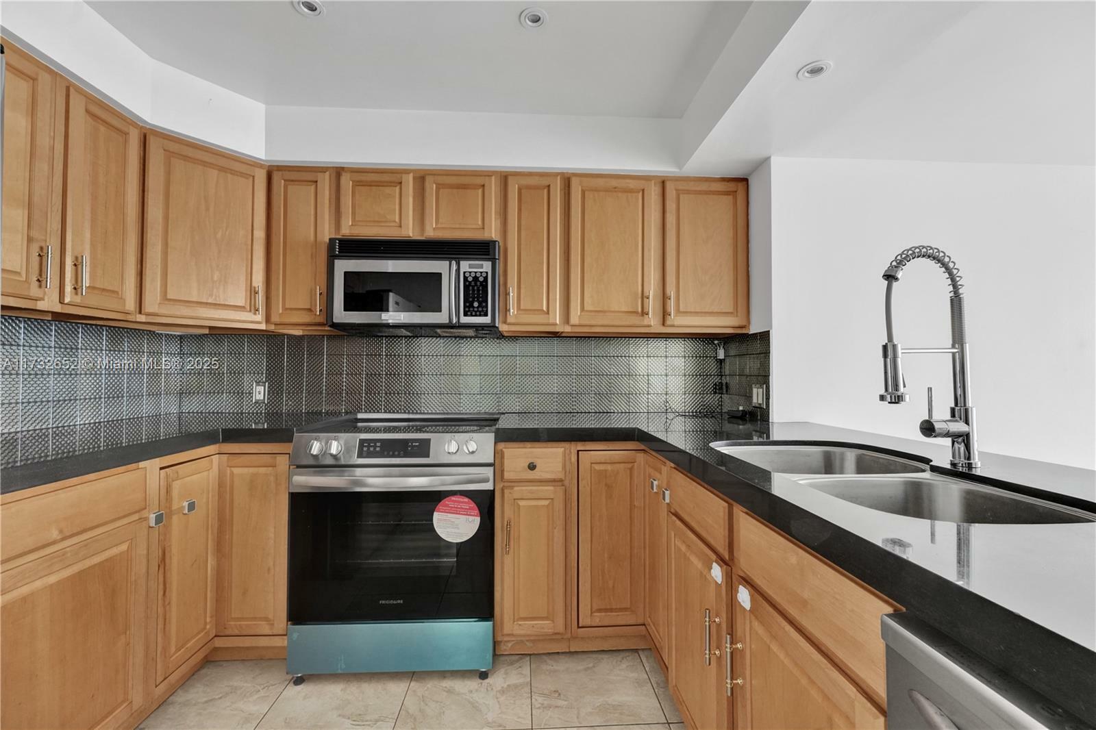 Property Photo: 20335 W Country Club Dr 2210 FL 33180