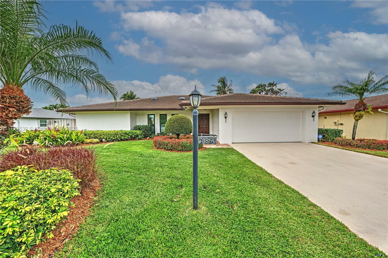 11819 Hemlock St  Palm Beach Gardens FL 33410 photo