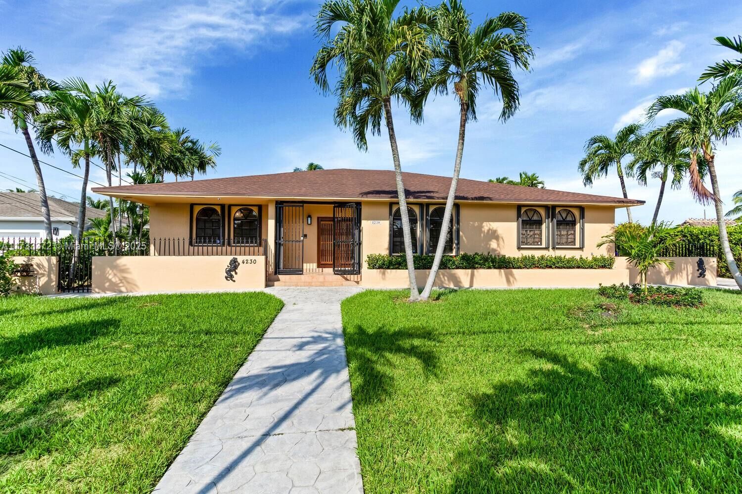 Property Photo: 4230 SW 96 Ave FL 33165