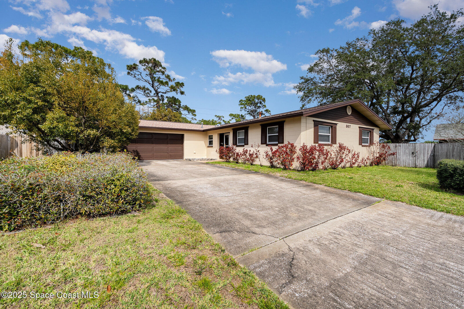 Property Photo: 807 Fern Avenue FL 32796