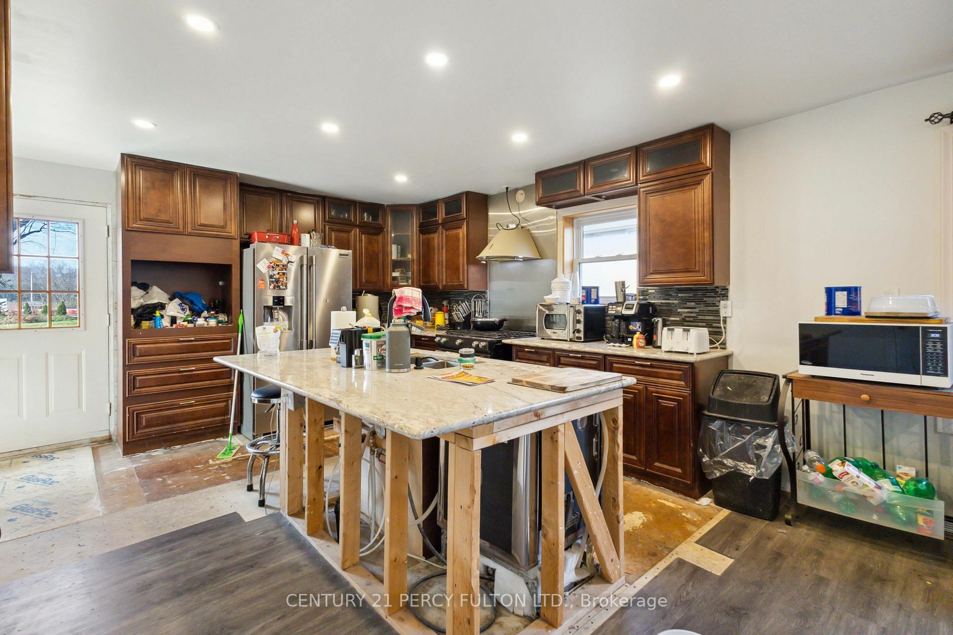 Property Photo:  