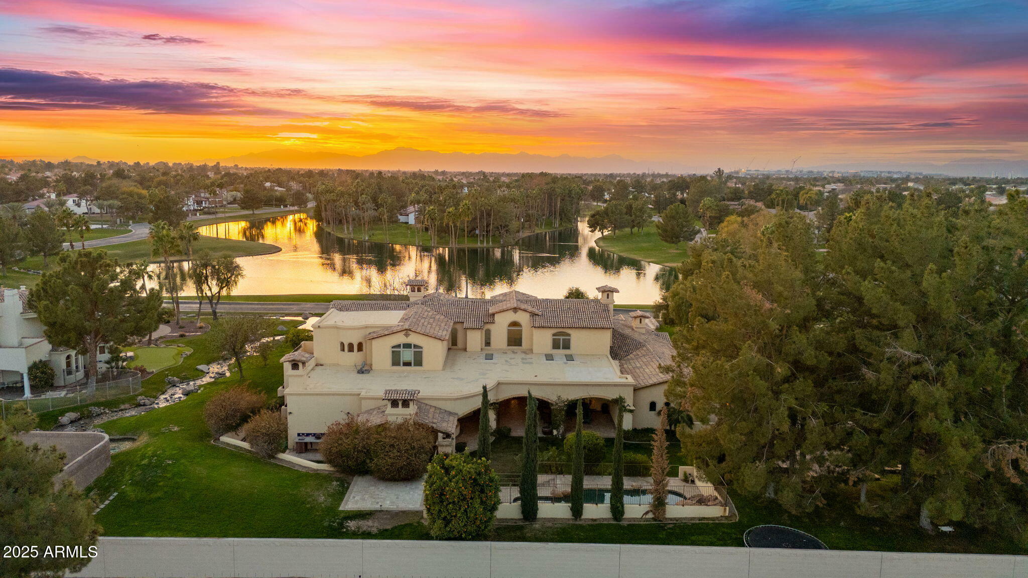 Property Photo: 21 E Oakwood Hills Drive AZ 85248