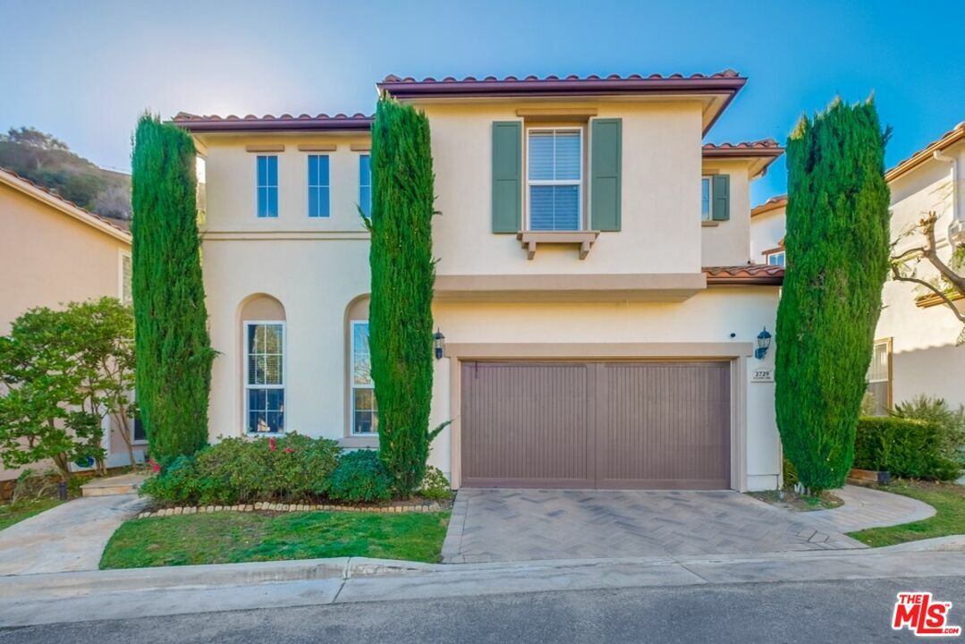 2729   Hollyview Ct  Los Angeles CA 90068 photo