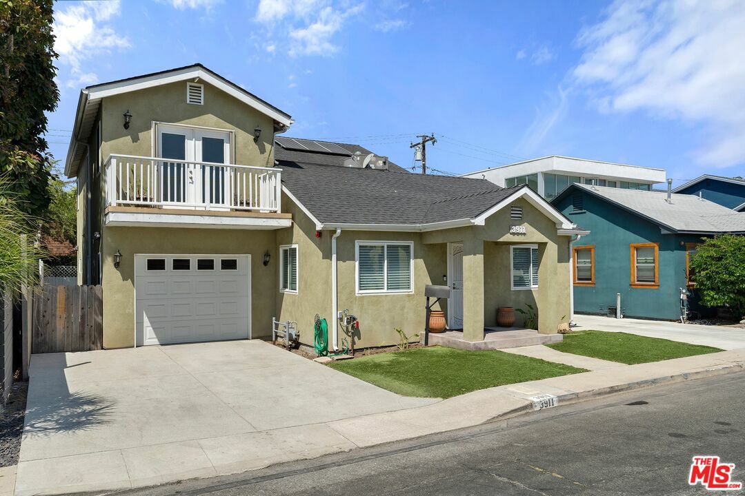 Property Photo:  3911   Spad Pl  CA 90232 