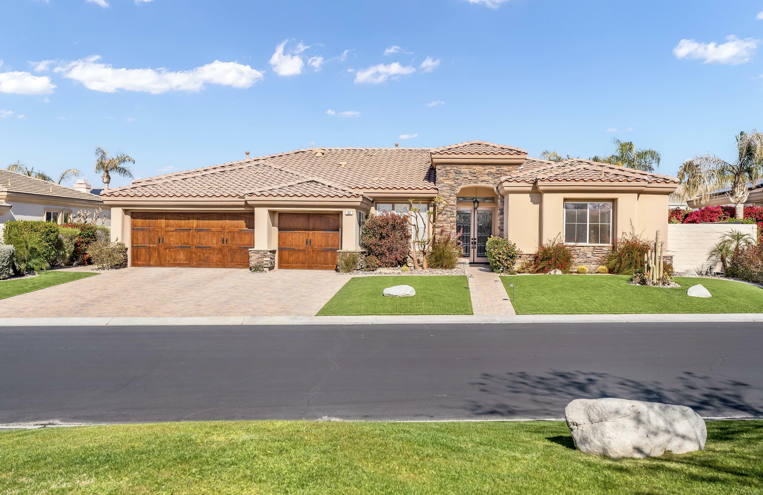 Property Photo: 52 Camino Real CA 92270